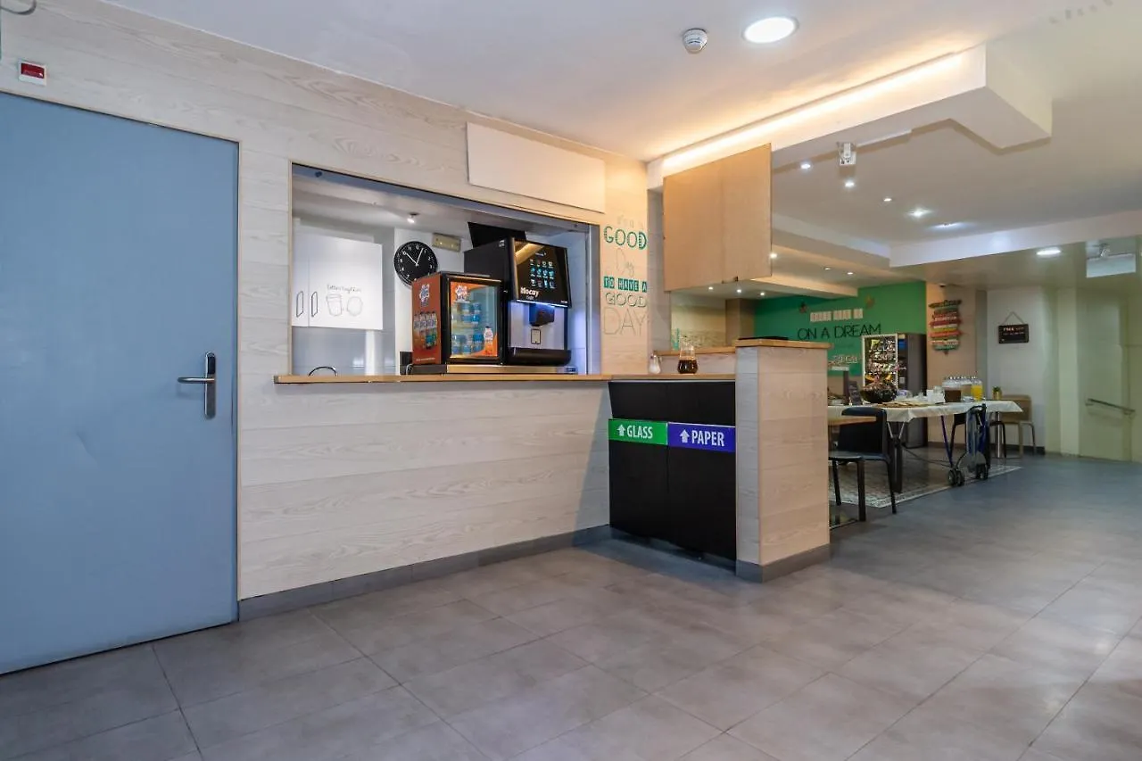 Sun & Moon Hostel Барселона