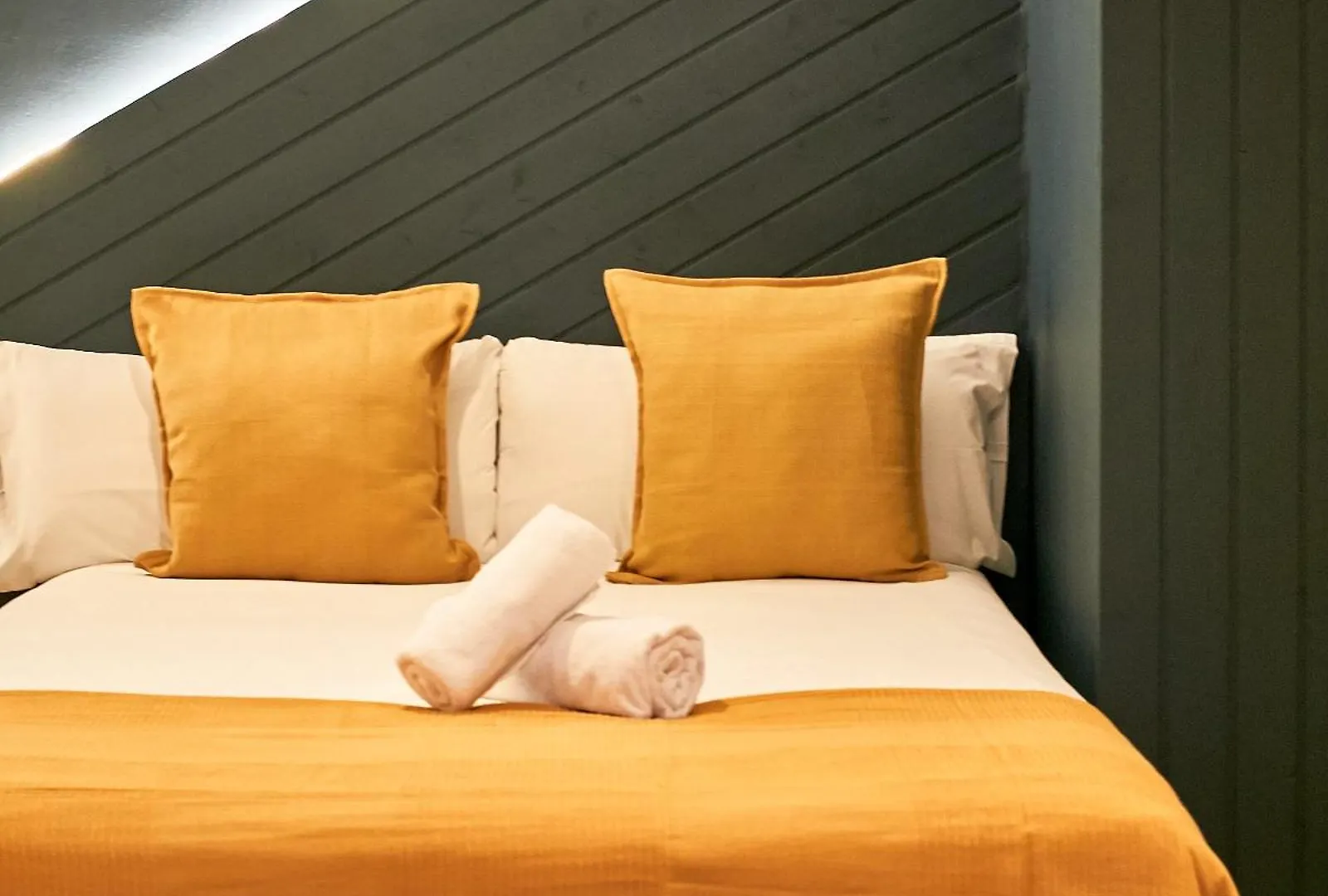 Sun & Moon Hostel Барселона 0*,