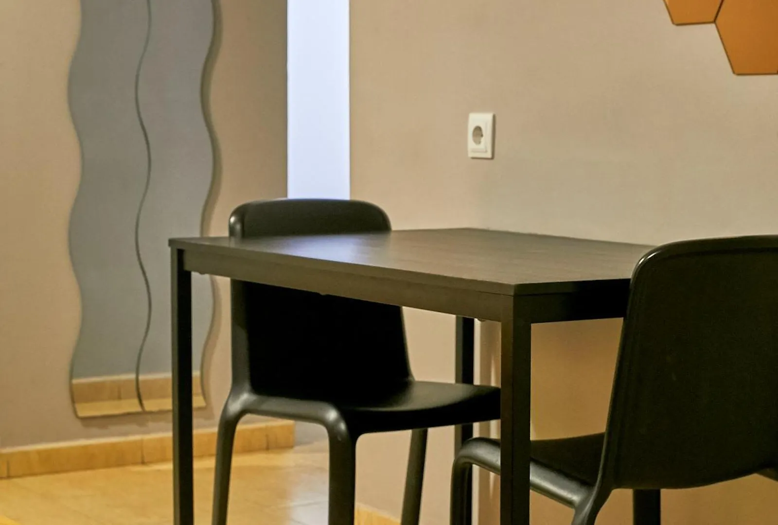 Sun & Moon Hostel Барселона Испания