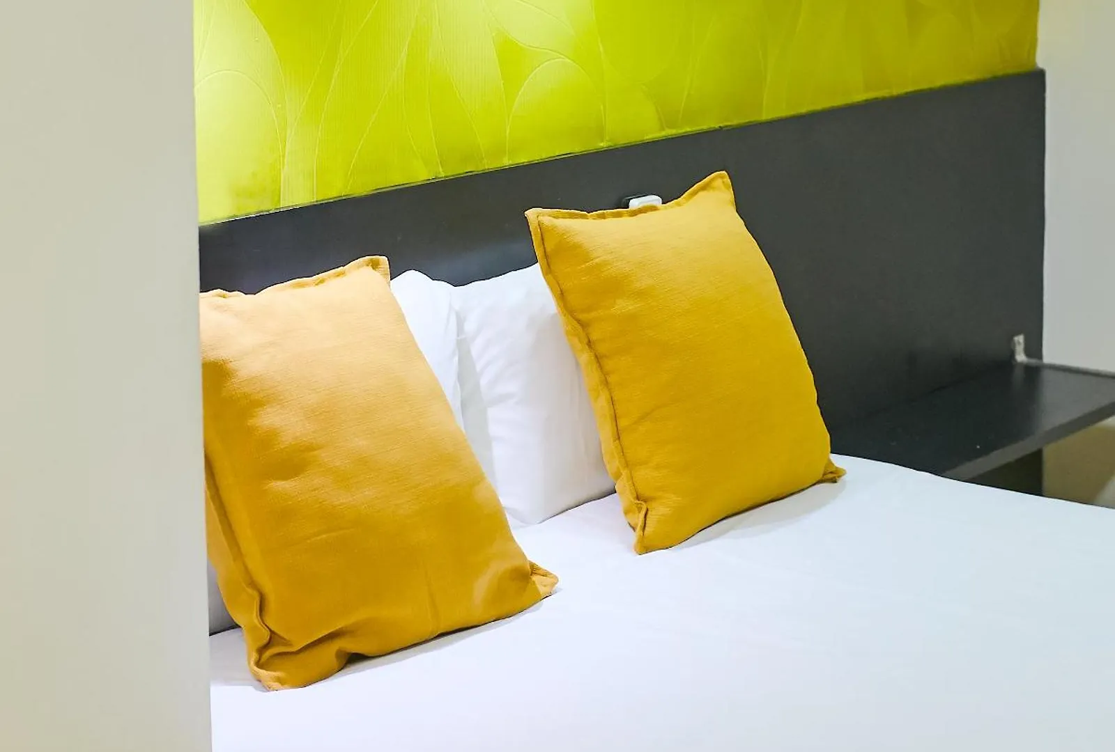 Sun & Moon Hostel Барселона