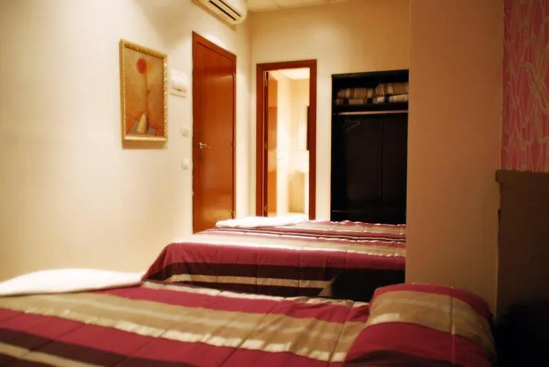 Sun & Moon Hostel Barcelona