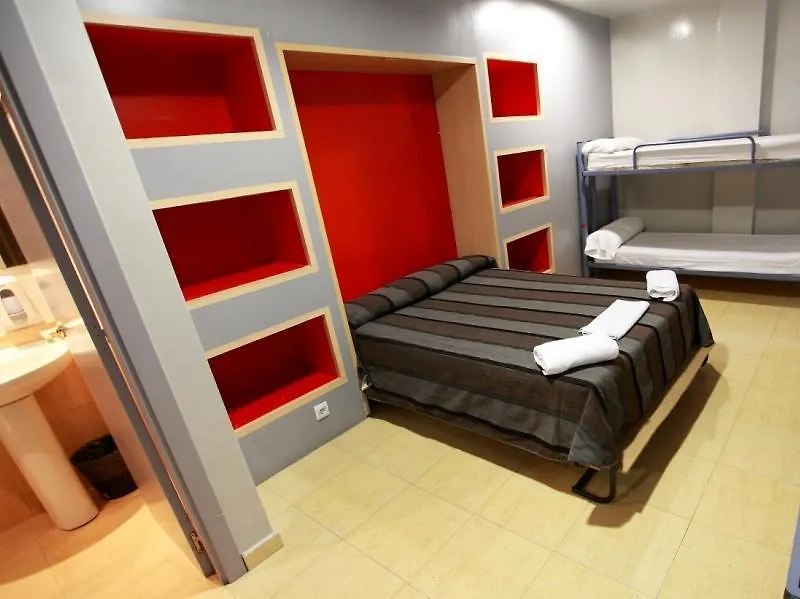 Sun & Moon Hostel Barcelona