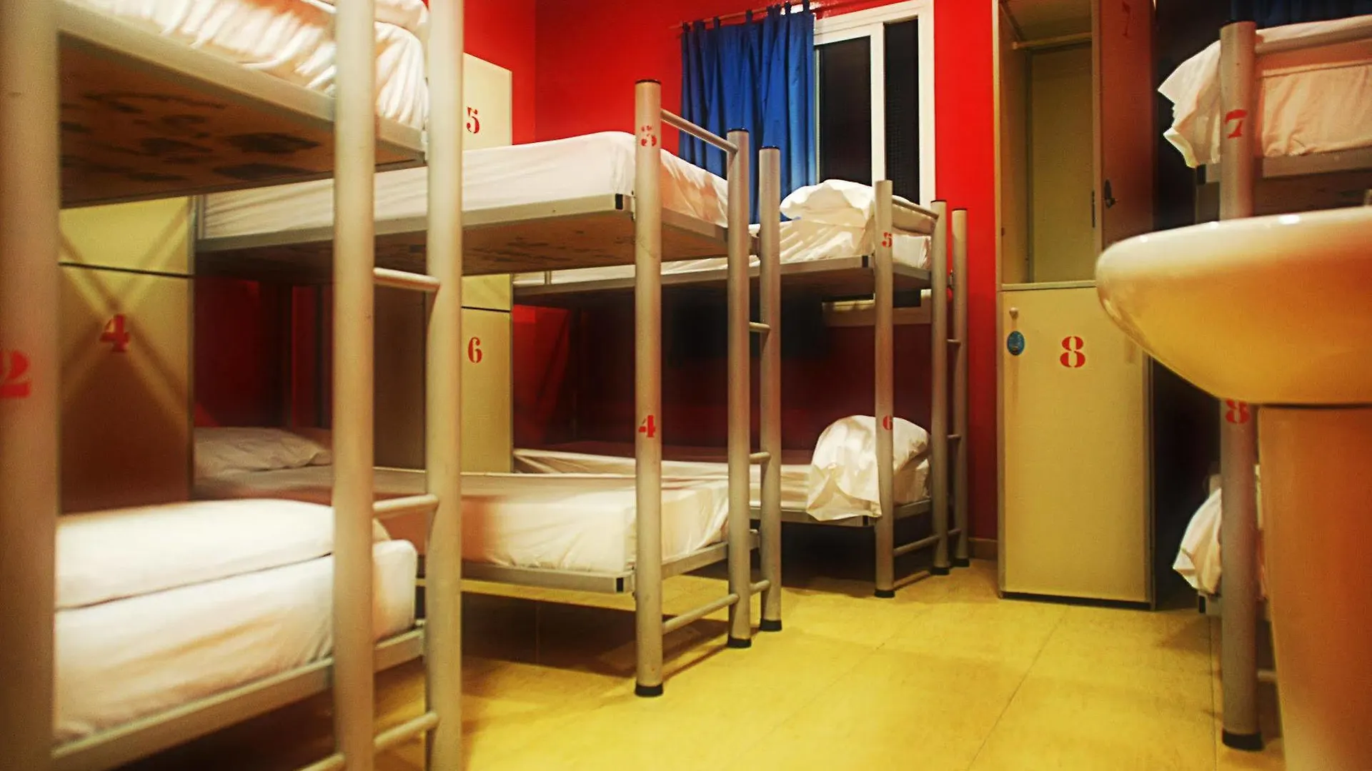 Sun & Moon Hostel Barcelona 0*,  Spain
