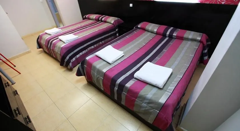 Sun & Moon Hostel Барселона Испания