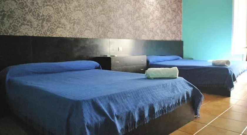 Sun & Moon Hostel Барселона