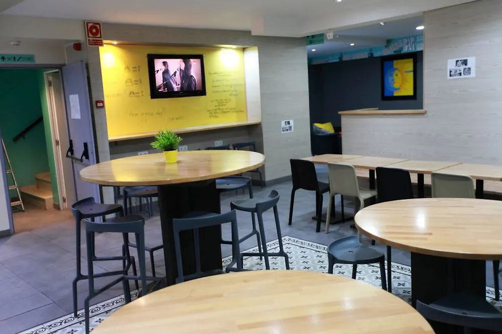 Sun & Moon Hostel Barcelona