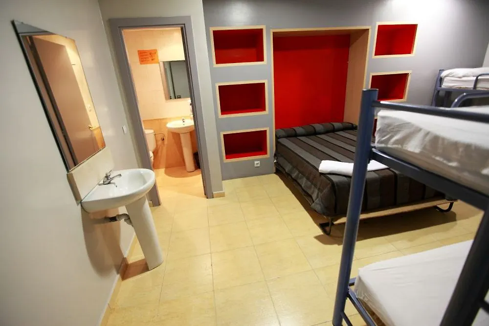 Sun & Moon Hostel Barcelona