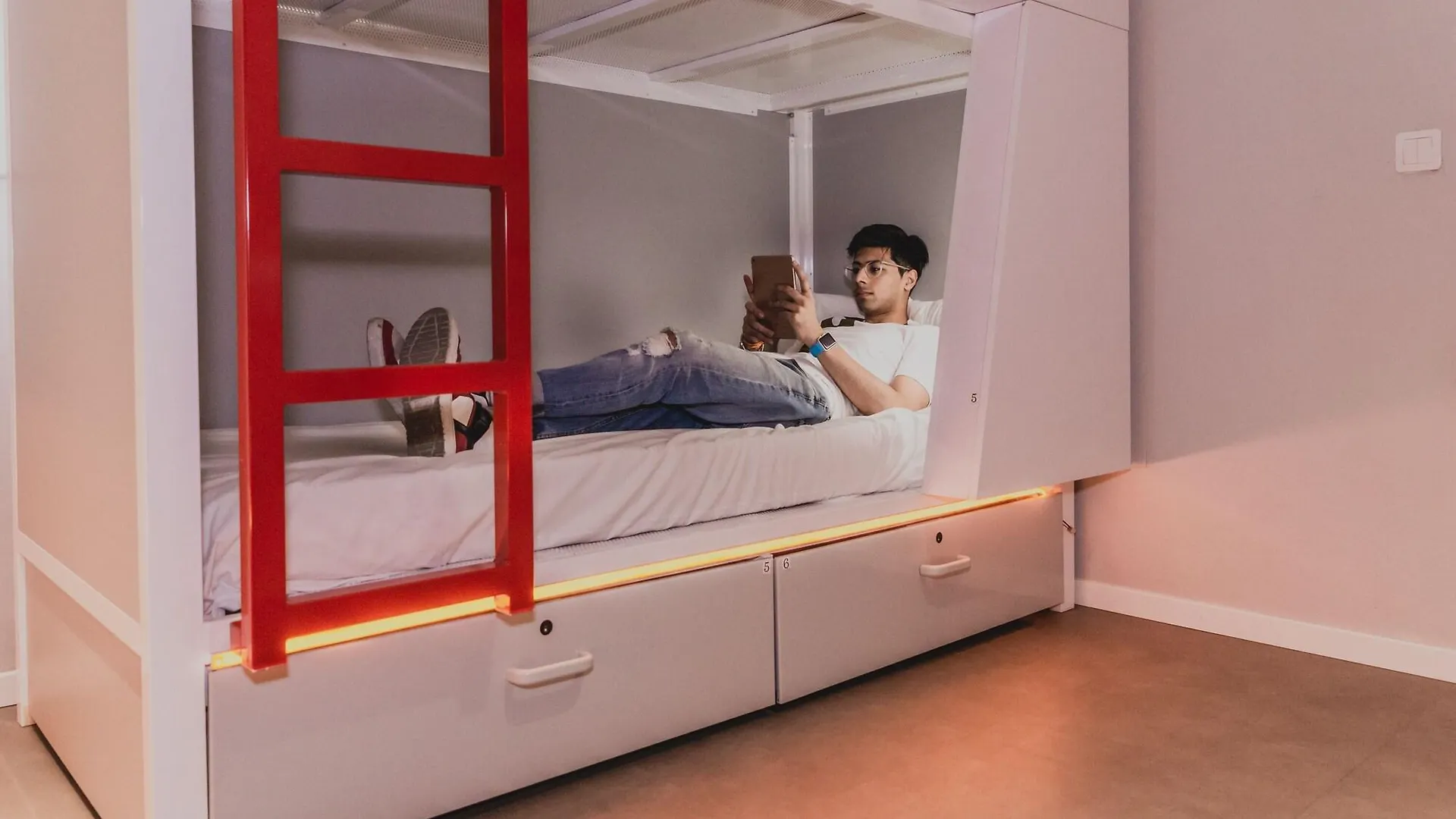 Sun & Moon Hostel Barcelona