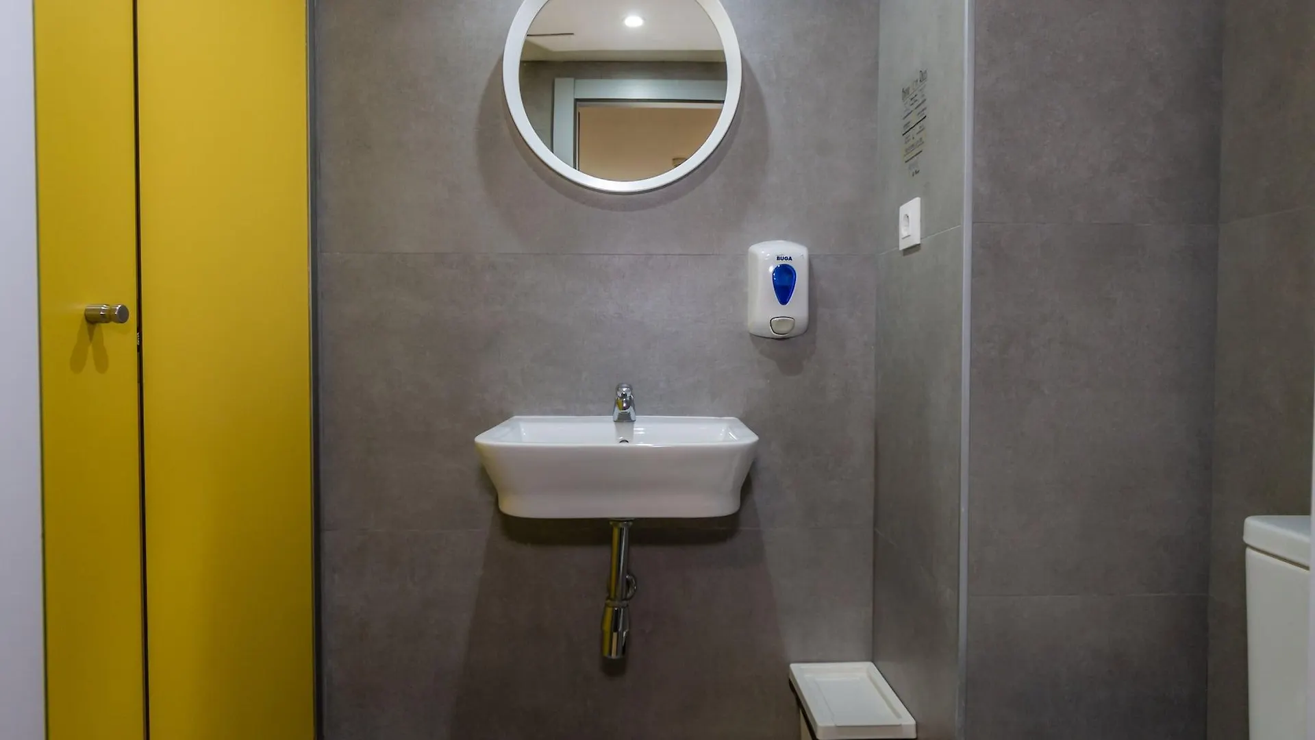 Sun & Moon Hostel Barcelona 0*,