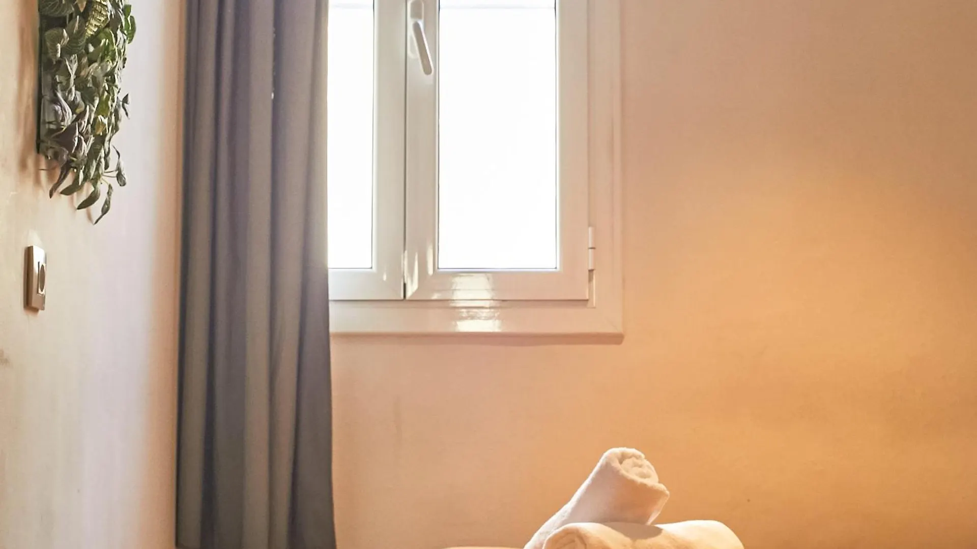 Sun & Moon Hostel Barcelona