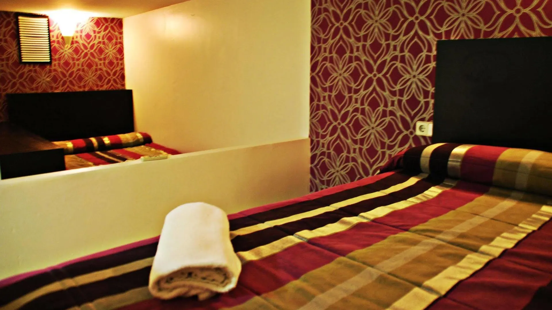 Sun & Moon Hostel Barcelona