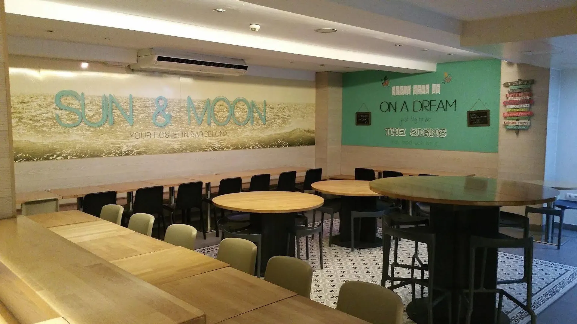 Sun & Moon Hostel Barcelona